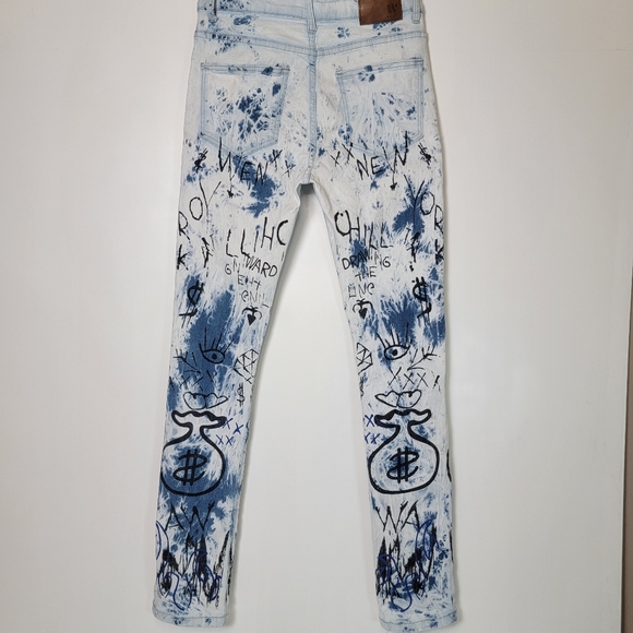 Waimea Skinny Fit Light Wash Bleached Graffiti Jean, EUC, Size 20 - Picture 2 of 5